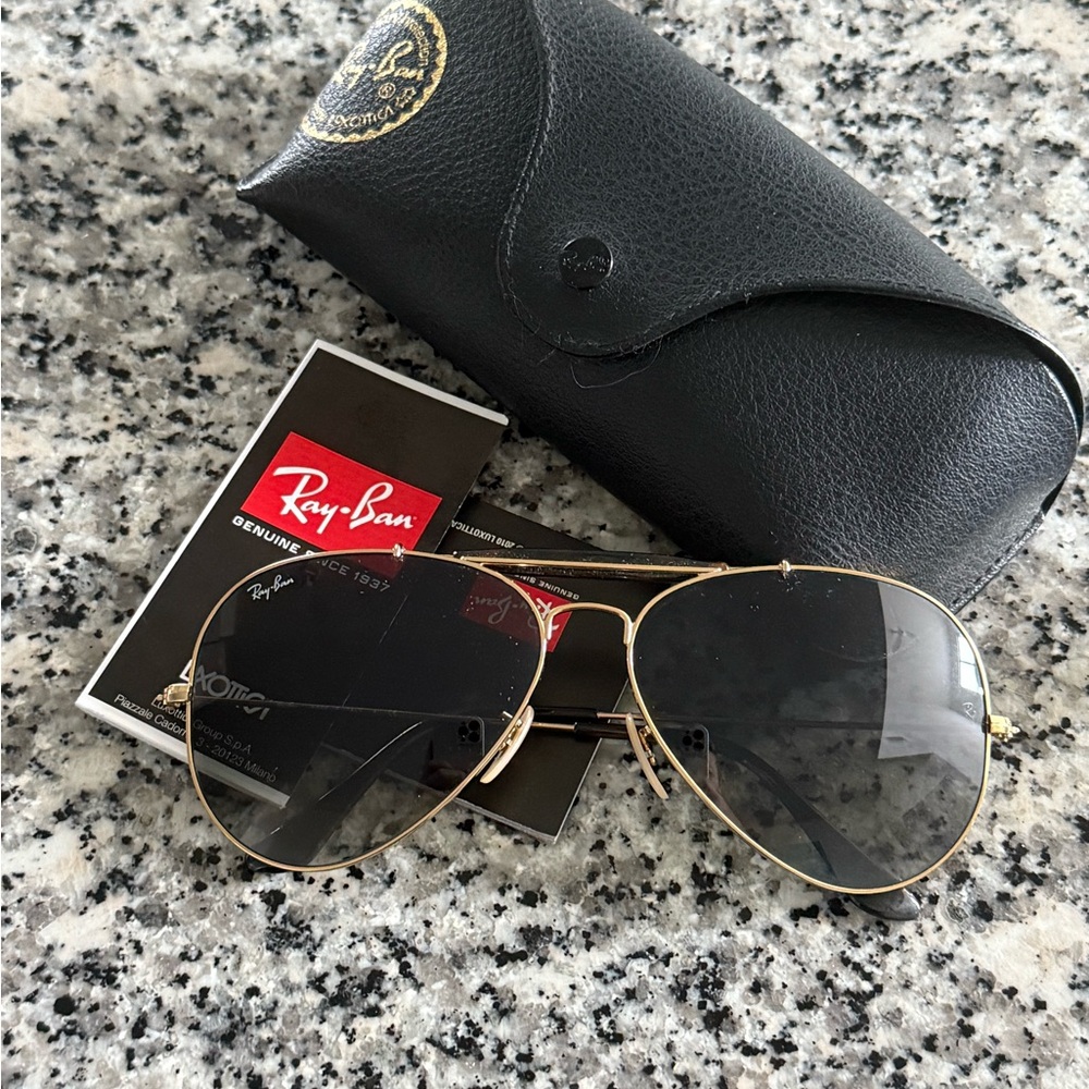 Ray-Ban Gold Frame Black Lens Aviator Sunglasses
